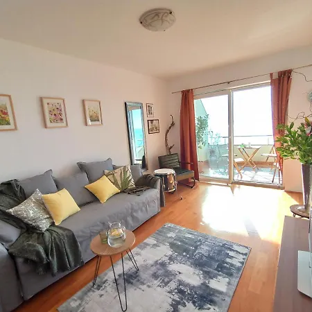 Apartment Lemon No. 205